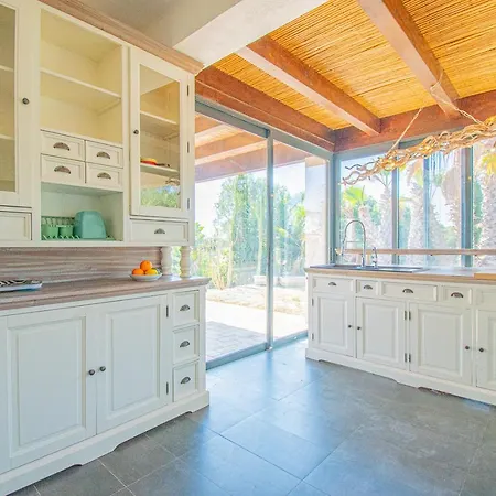 Yoba Horse Farm - Charming 3-bedroom Villa *