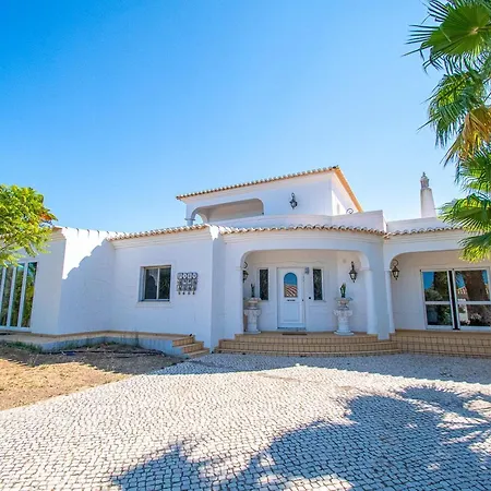 Yoba Horse Farm - Charming 3-bedroom Villa